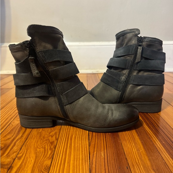 Black Leather Ankle Boots - Picture 5 of 10